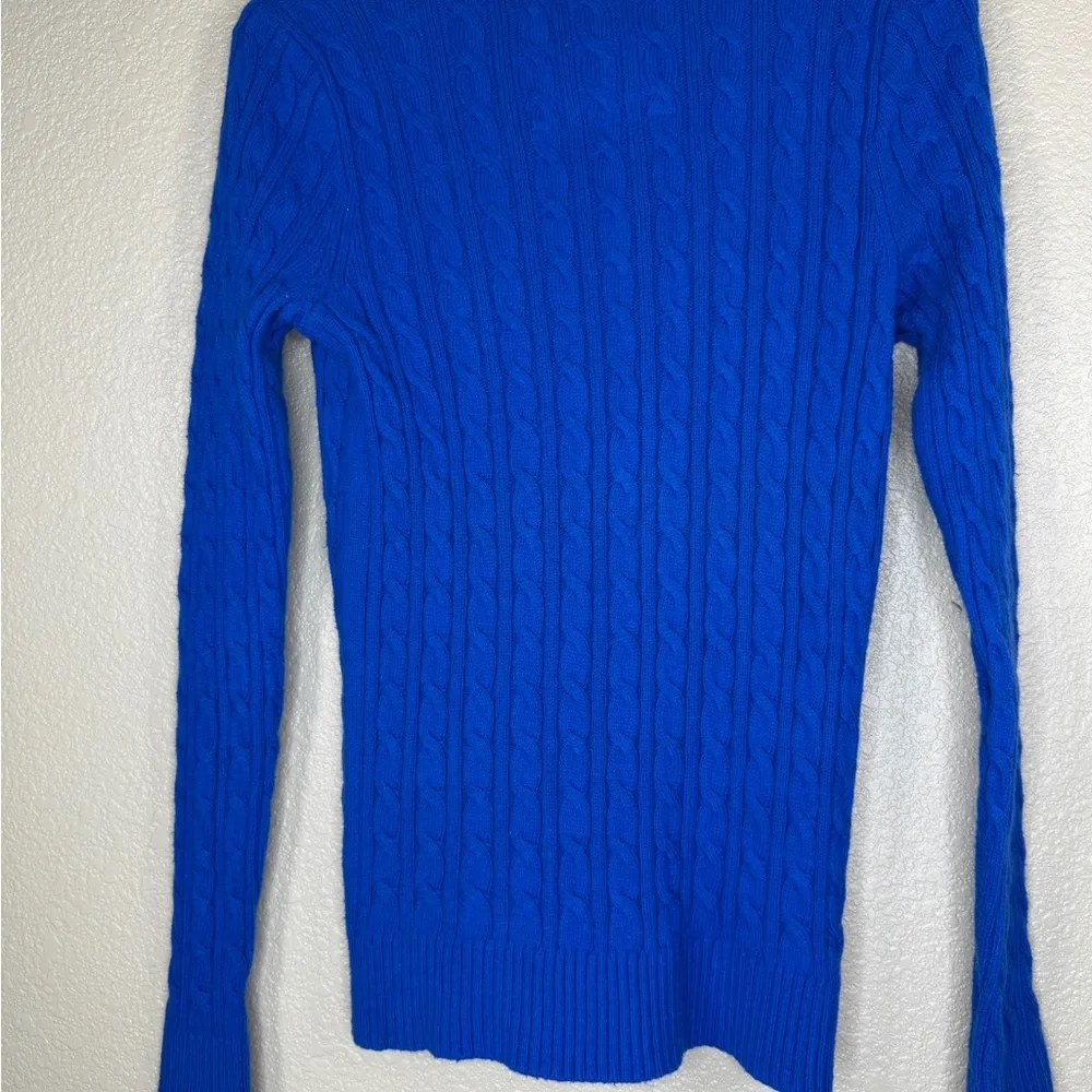 Abercrombie & Fitch vibrant blue